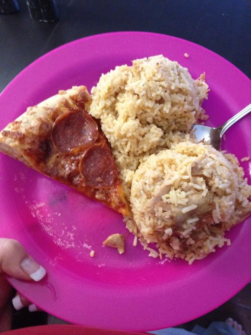 Mmmm lunch http://t.co/4tmeScvLsb<a href="/tag/spoilme"class="tags"><span>#spoilme</span></a>