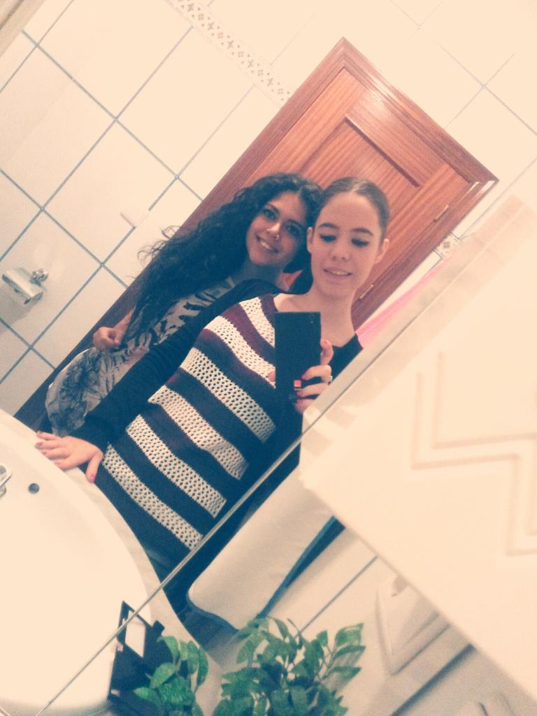 Aunque estábamos siempre picándolos, no sabes como se echa de menos, pasar clases y tardes contigo.. <a href="/rociokissme/">Rocío ∞</a> #tq