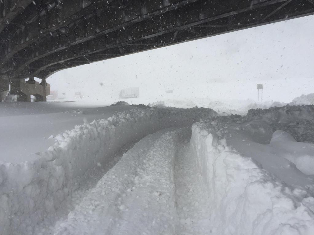 The science of lake effect snow: Why Buffalo just got a 6-foot blizzard bit.ly/1uvOonk