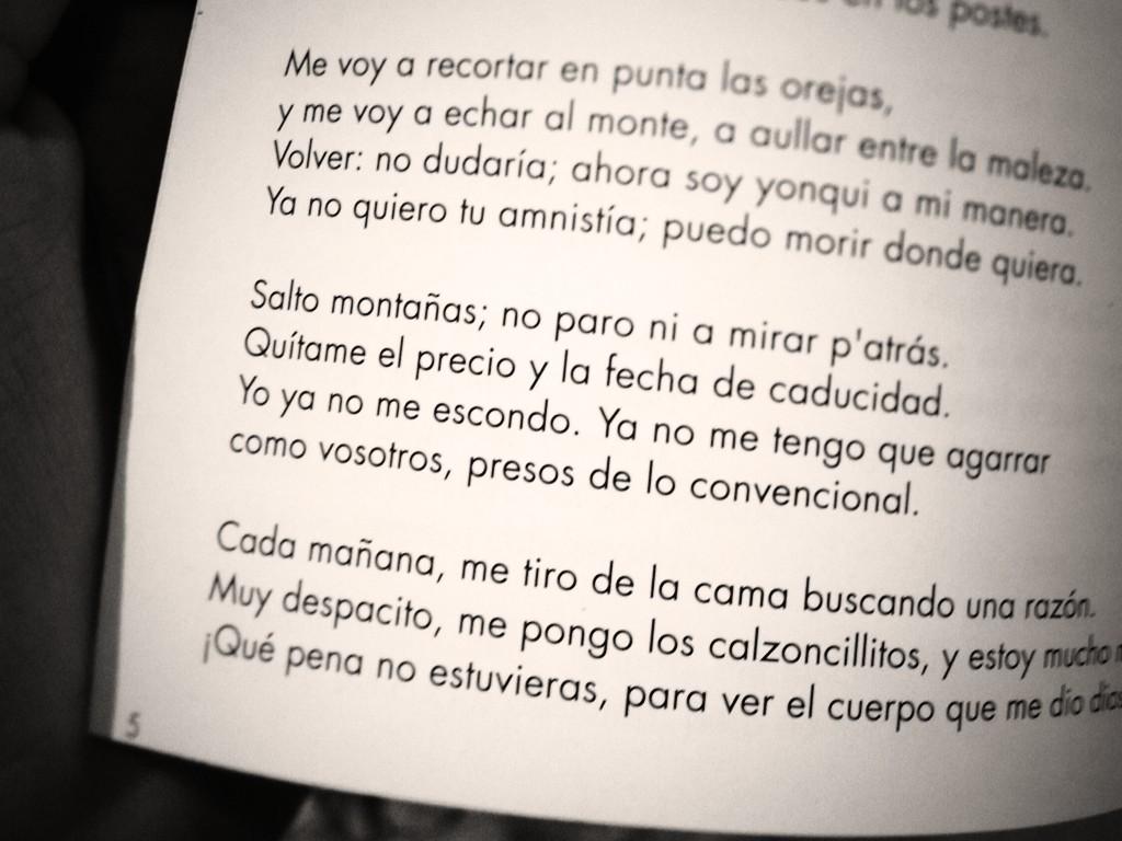 extremoduro__'s tweet photo. ¡Que pena no estuvieras para ver el cuerpo que me dio Dios! http://t.co/nDWTpojLnS