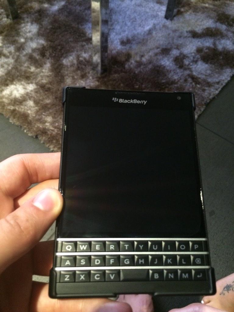 LivvysSELECT's tweet photo. “@Jesanchez3: Thanks for the present to @BlackBerry @LivvysGroup @LivvysSELECT . I can't wait to use it http://t.co/G9boAy077g”