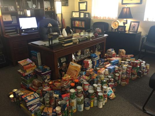 KevinGLowery's tweet photo. The mound of food is growing larger! What will it look like this afternoon? #stufftheoffice #ShareYourChristmas http://t.co/0mhF9XNhMc