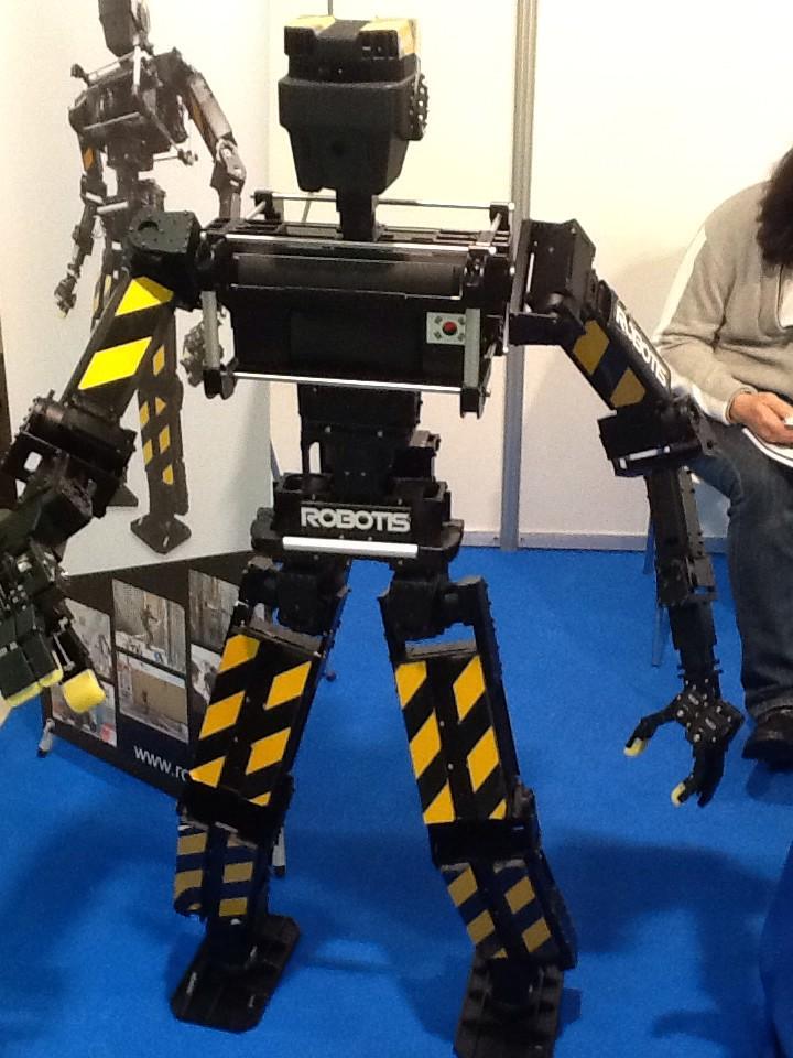 FIARobotics's tweet photo. And here is the Darwin's larger brother,Thormang. He will be a part of the DARPA Robotics Challenge #humanoids2014 http://t.co/ci1TIXAndZ