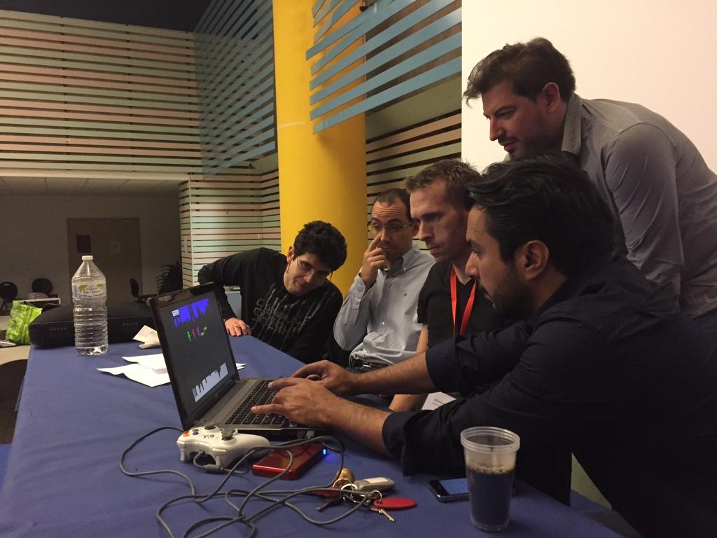 retroGJ's tweet photo. Le test du jeu de @_Gaeel_ #RetroGamejam @Ludoid_Raynal @pacocuevas @davidmekersa @tomseguy #retrogaming #gamejam http://t.co/uY6yQMb6yi