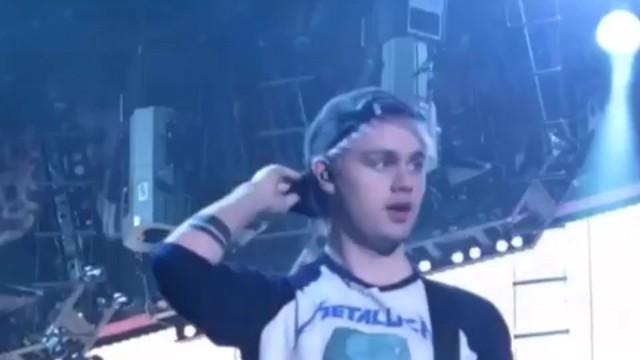 18 years old michael gordon clifford will be fetus one day. happy bday ! 