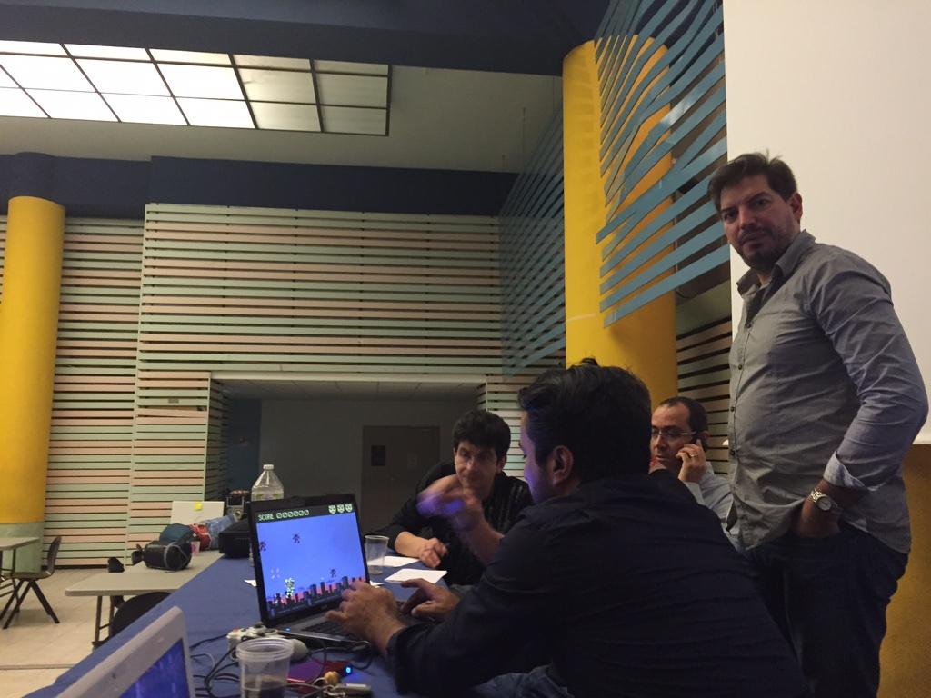 retroGJ's tweet photo. Le test du jeu @MidgarStudio #RetroGamejam @Ludoid_Raynal @pacocuevas @davidmekersa @tomseguy #retrogaming #gamejam http://t.co/uI0zgwzIxA