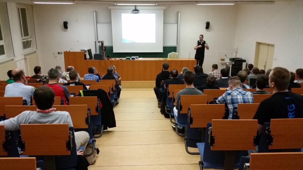 AntoninPribyl's tweet image. Milan Městka představuje 3D tiskárnu #DeltaBot v rámci přednášek #GDG #Jihlava na #VŠPJ.