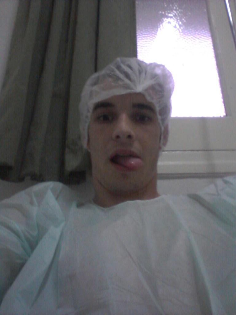 RispielmeFC's tweet photo. Exclamó el jugador antes el trasplante de pies. Fuerzas grita la hinchada. http://t.co/wzgMNALHgU
