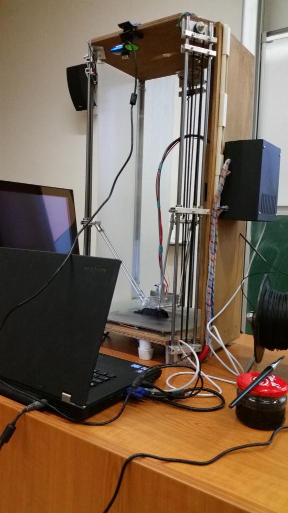 AntoninPribyl's tweet image. Milan Městka představuje 3D tiskárnu #DeltaBot v rámci přednášek #GDG #Jihlava na #VŠPJ.