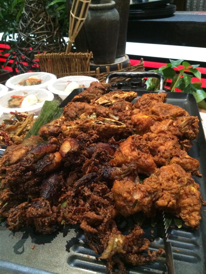 PakAwie_London's tweet photo. How many friends would you bring to finish all this? http://t.co/ivvvguB1lD