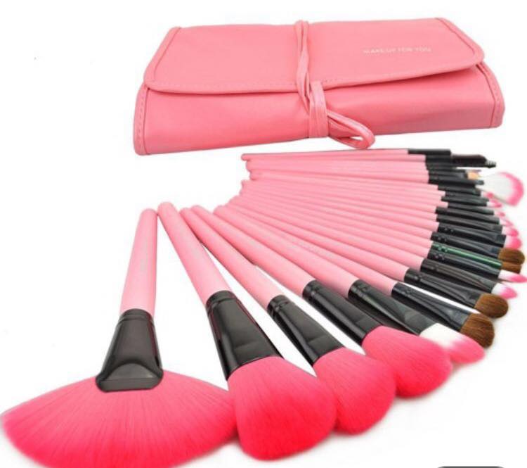 AlsazaMode's tweet photo. 24€ por esta maravillosa paleta de brochas! http://t.co/z4EiHgji1e