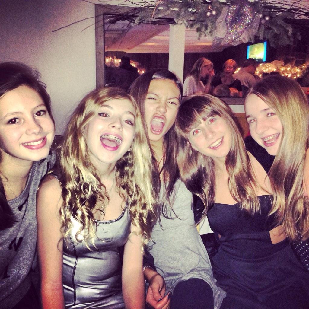 SweetyGabrielle's tweet photo. Best time with my friends 😍😍😍💃💃💃 http://t.co/crNmovjDFs