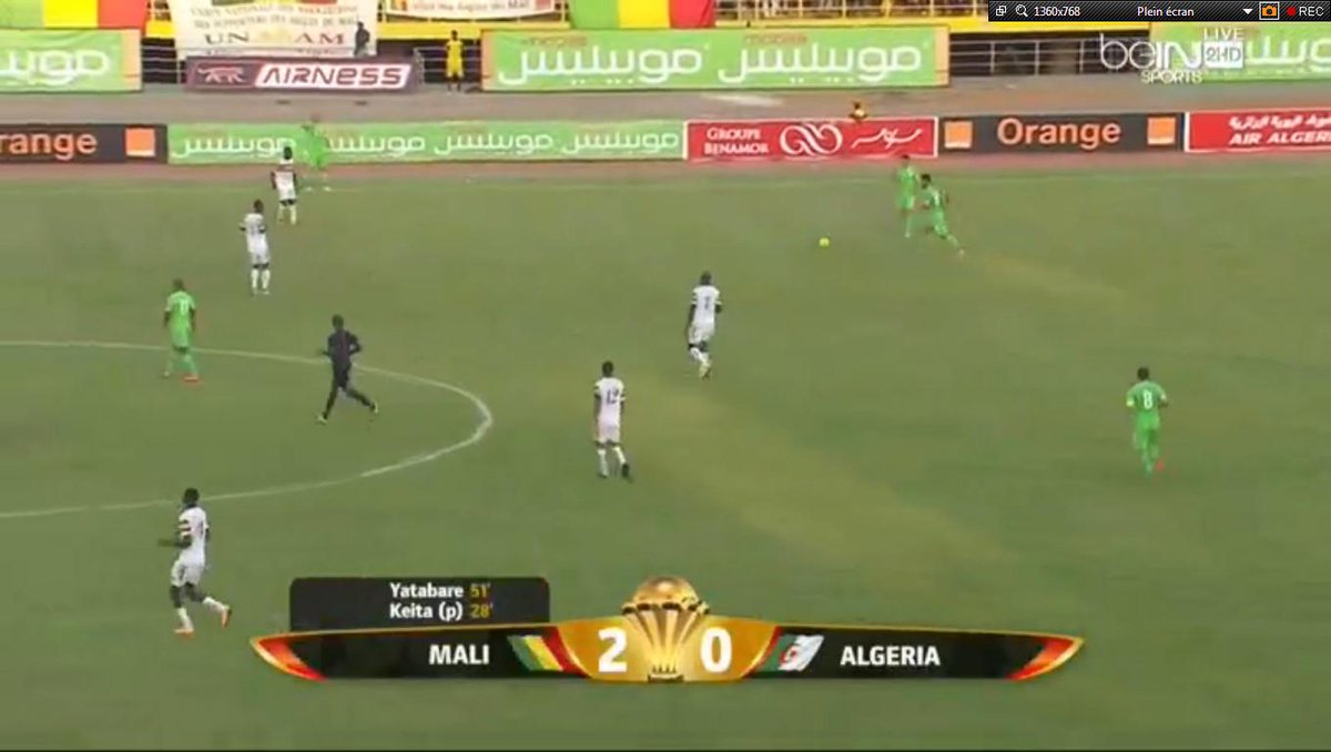 DZfoot's tweet photo. 65' Toujours 2-0 pour le Mali mais il y'a du mieux côté algérien #MLIALG http://t.co/0gPXZN1NWP