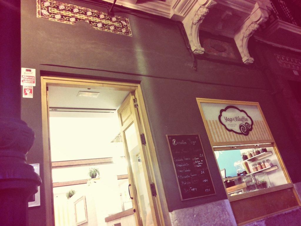 PaulaLillo17's tweet photo. Una buena merienda después de la escuela de idiomas va genial:) @Manuki13 @Matarileire menudas gordaaaaas http://t.co/ViZRt58WsT