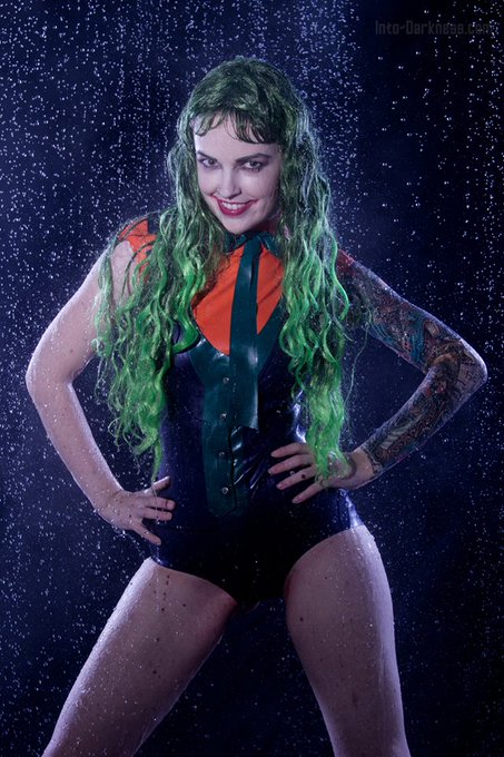 laughing in the rain......#wetwensday ;) pic by into darkness @geekxgirls @AllThatsCosplay #nerdsjustwannahavefun