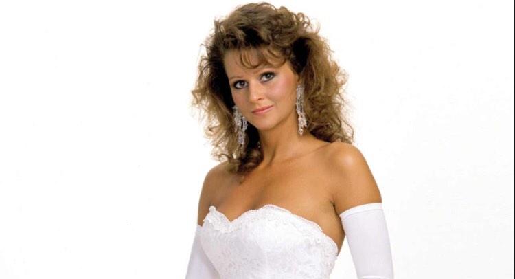     HAPPY BIRTHDAY TO THE FIRST LADY OF THE WWE!MISS ELIZABETH! 