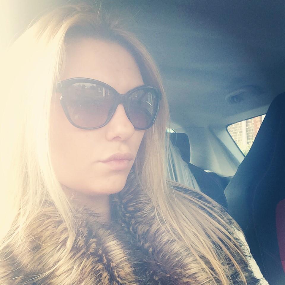 ReevesMelody's tweet photo. Love my Dior glasses 😎 http://t.co/zr7DGNw5EJ