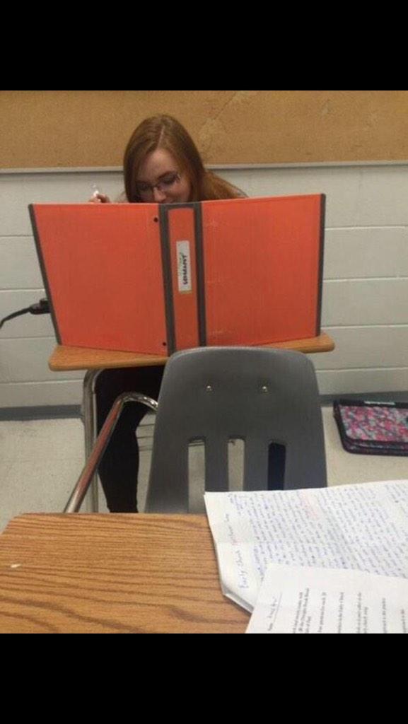 _highthings_'s tweet image. When you high as fuck at school and you need to eat asap