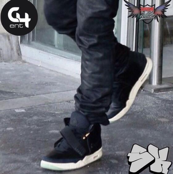 SupremEntity's tweet photo. Best get those kicks clean! We rocking. #StreetKult http://t.co/4eBJcH2q6v