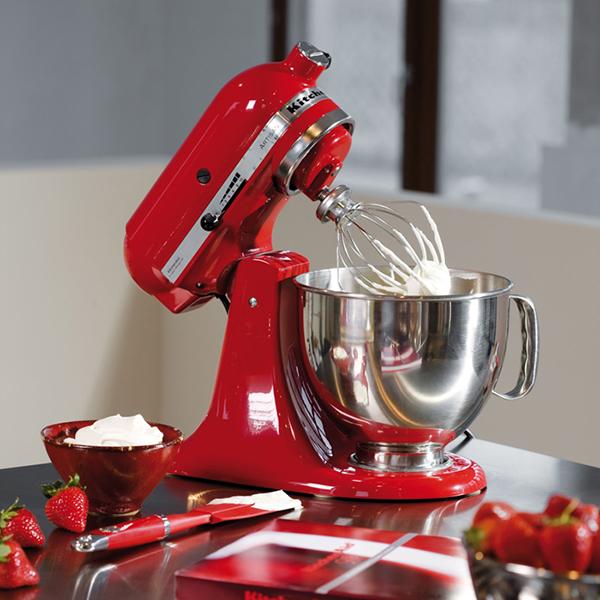 deliciousmag's tweet photo. #WIN a beautiful KitchenAid in our #competition - just in time for #Christmas baking! http://t.co/Q2dM8wgn5s http://t.co/yc1fXmgVbH