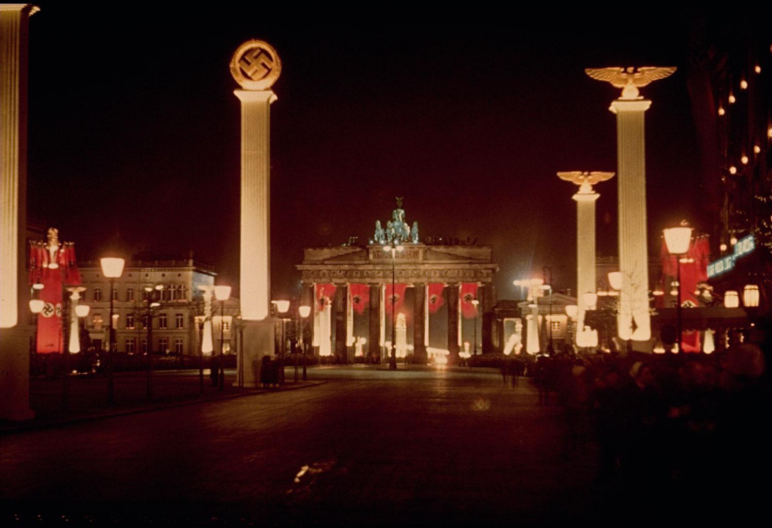 What Did  Brandenburg Gate Look Like   Ago 