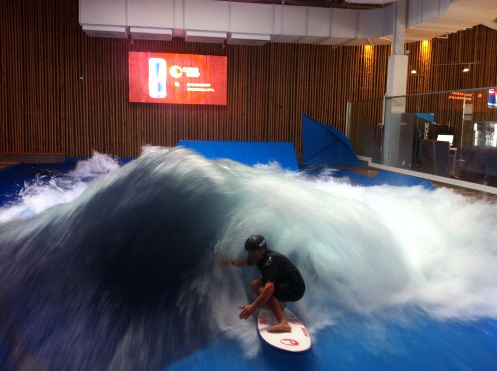 QuebecVacances's tweet photo. À l'ouverture de la première vague intérieure de surf au Canada! #surf #oasissurf http://t.co/f1vZFfEXrO
