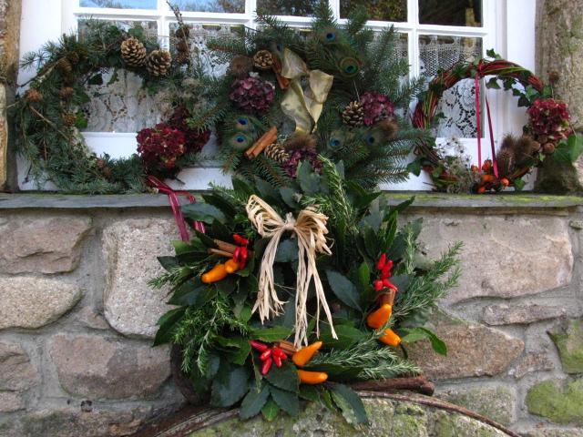 FlowerMillCwll's tweet image. The Christmas order book is now...............................OPEN :)
#cornishflowers #sofashopping #flowersbypost
