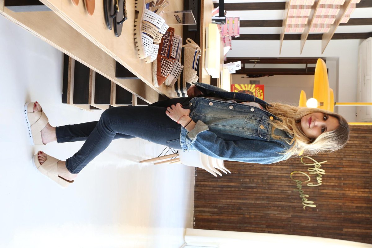 jcampbellarg's tweet photo. @mica_tinelli con sus MENORCA X3 NUDE en el Showroom de Jeffrey Campbell @jcampbellarg #jeffreycampbell #JCGirl http://t.co/EXWOUsdMzM