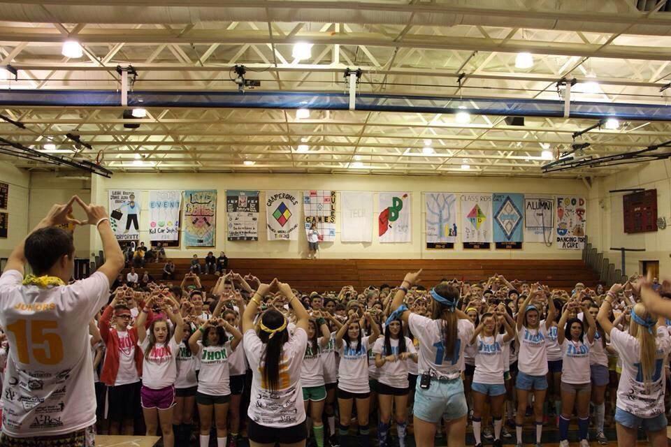 legALLI_blonde's tweet photo. I thon for these moments when we're all together for something much bigger than ourselves #WhyITHONWednesday http://t.co/nTWeFYWz86