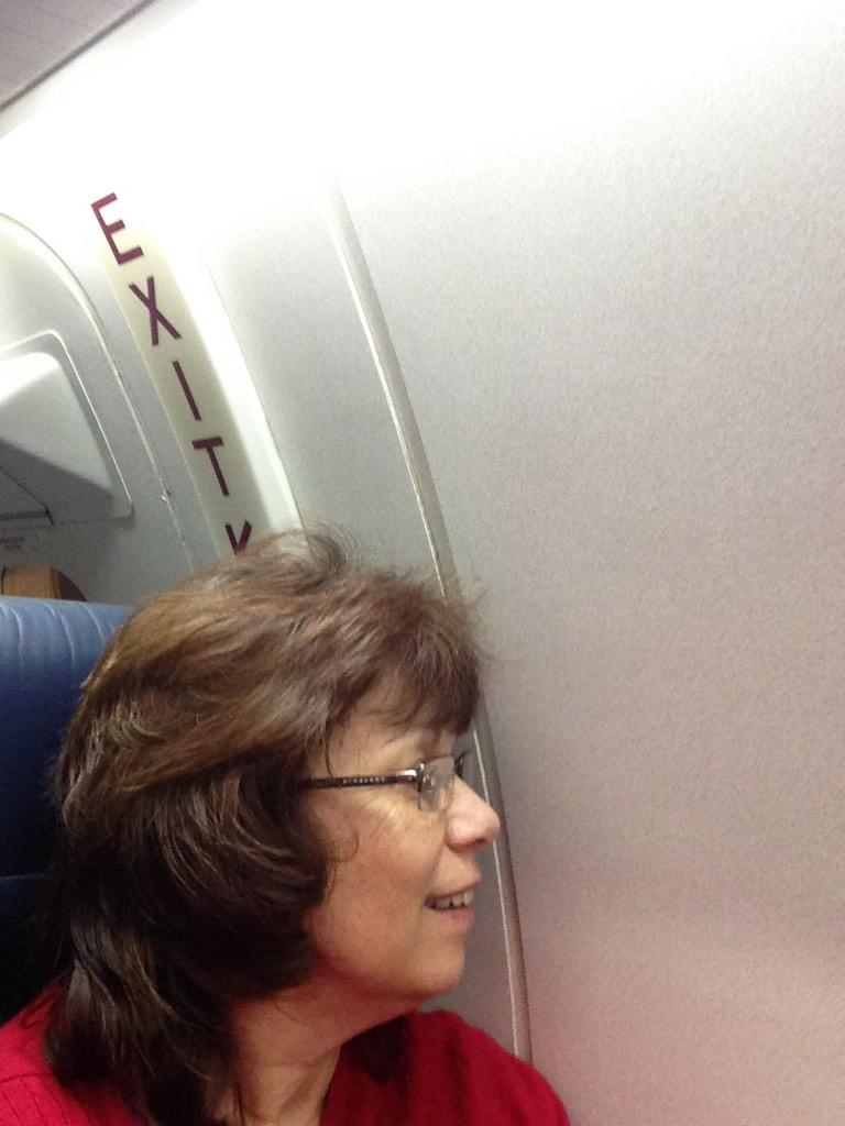meghanmanahan's tweet photo. My mom was so excited to get a window seat on @USAirways #whatwindow #notadrill #whaaat http://t.co/7pLvI0pszf