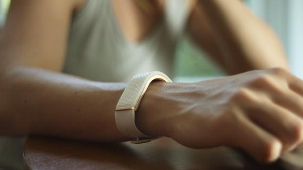 Indiegogo's tweet photo. A stylish, intelligent wearable band that helps you conquer stress: http://t.co/yhpiV1ac4T #WearableWednesday http://t.co/qbWiem2BoM
