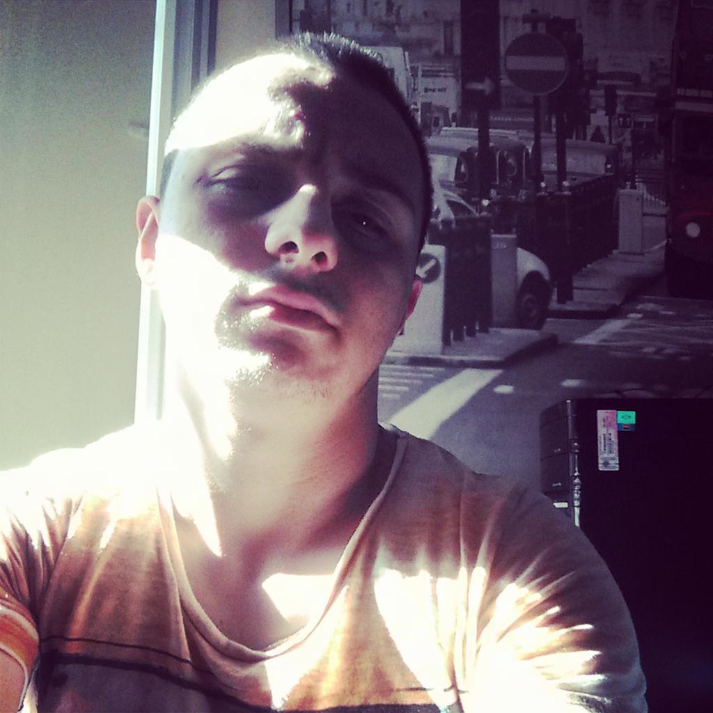 delipolis tweet picture