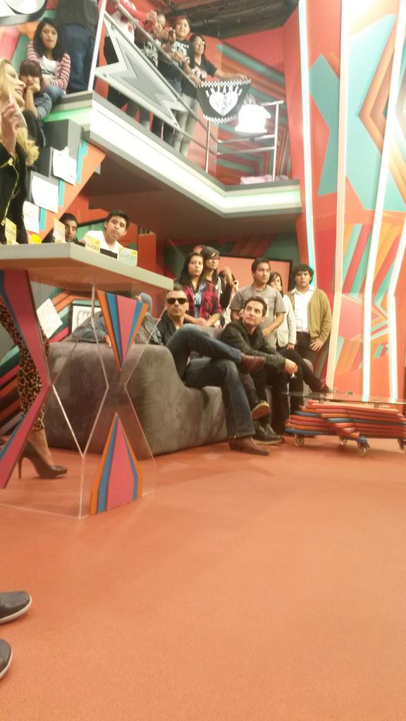 KinkyStCentro's tweet photo. "@familiakinky: #KinkyTheBand en  #ElShuffleExaTv muy buena la entrevista !! 😆😆 http://t.co/eQWKxDz8R1"/ #like