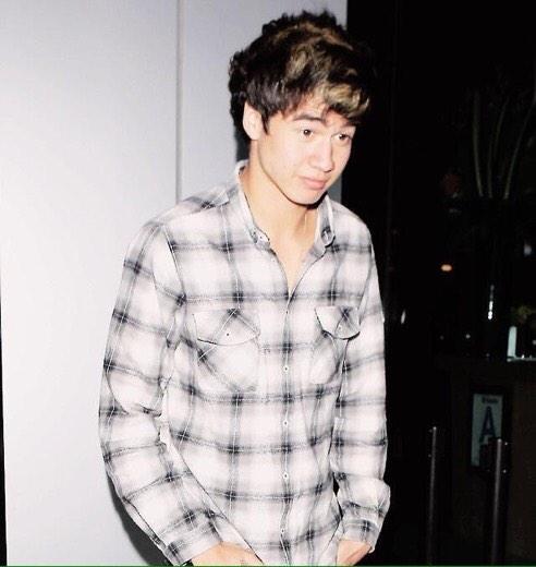 i'm doing the same thing luke did sooo.. 
rt? thanks babes. xx