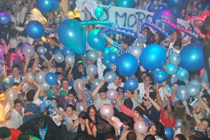 MxdOlavarria's tweet photo. Exclusividad + Mucha Onda = MAXDREAM http://t.co/cApVyzDJ7b