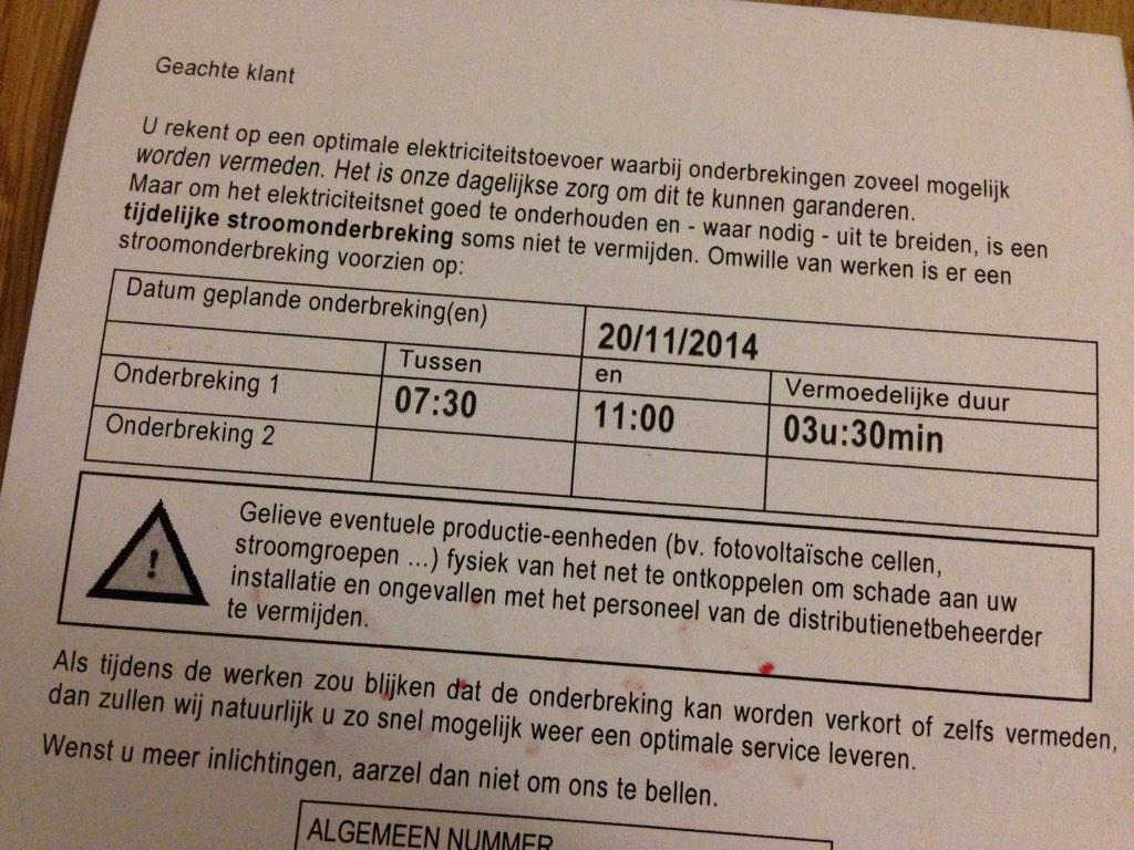 HelgaDeKeyzer's tweet photo. Wij gaan al eens oefenen morgen: ontbijt bij kaarslicht... #stroomonderbreking #werken http://t.co/C4GxKztooE