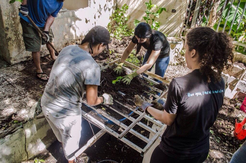 ABA_Inter's tweet image. Labor comunitaria. Casa Taft. 15/nov/14
Fotos por: Madelyn Gray
¡Gracias a todos!
