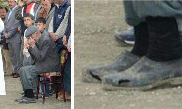 Ermenek'te hayatını kaybeden madenci Tezcan Gökçe toprağa verildi. Baba Recep Gökçe'nin konuşulan fotoğrafı...