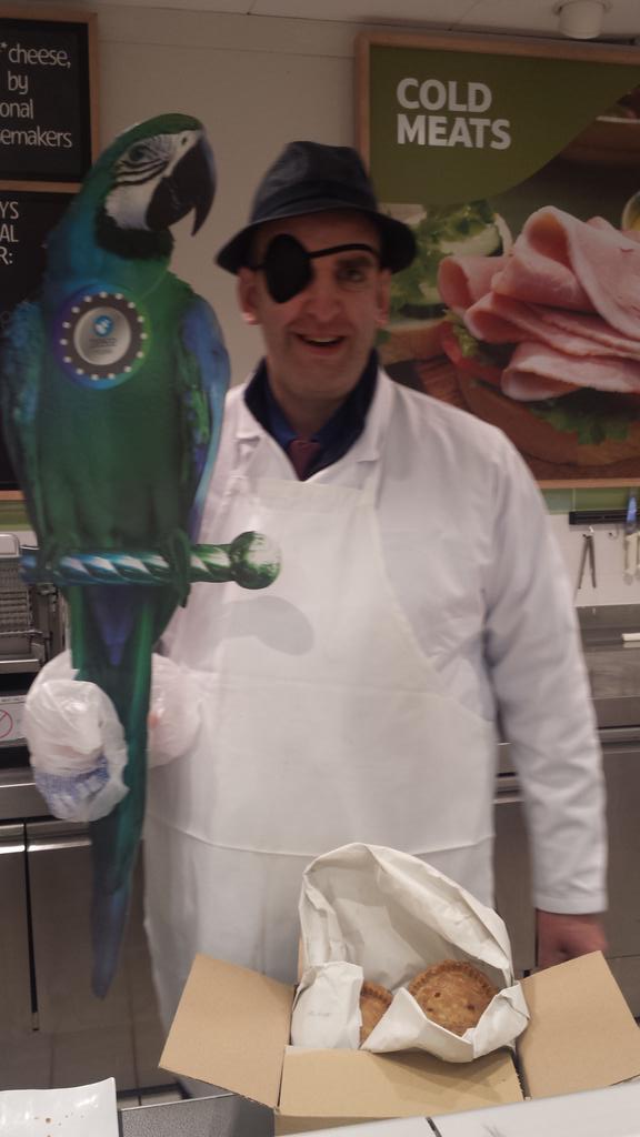 Alan hurt his eye so we loaned him the <a href="/tescomobile/">Tesco Mobile</a> parrot #whoseaprettyboy