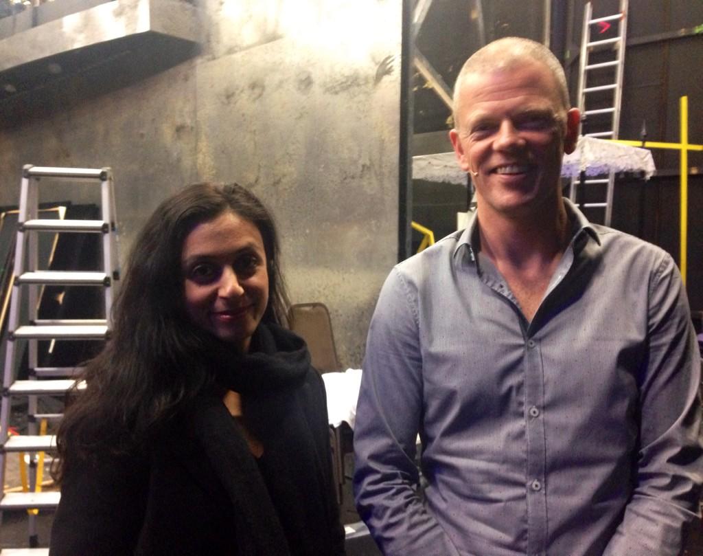 HadiaTajik's tweet photo. Kanskje ikkje Noregs beste bilete, men heilt klårt ein av landets beste komikarar: @Are_Kalvo på @detnorsketeatre! http://t.co/vXB8HyFtcG