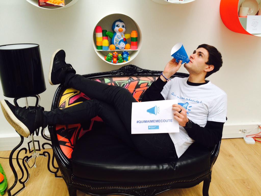 ADANDMND's tweet photo. on prend la pose pour la bonne cause !  #quimaimemecoute @SOSVE_FRANCE http://t.co/aDQCABXUlN