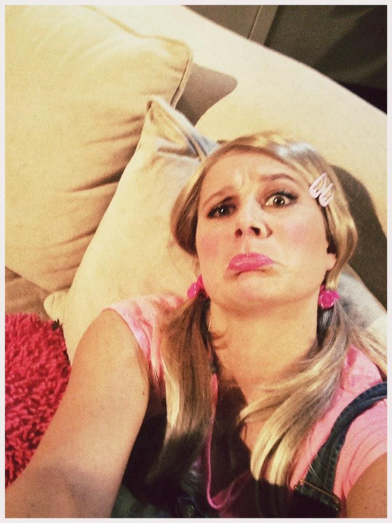 Hallooo?! <a href="/zoetjeuhh/">Zoetjeuh</a> waar zijn jullie?! Ik zit hier al heel de avond alleen voor #bestekijkers! Das geen #dedication!