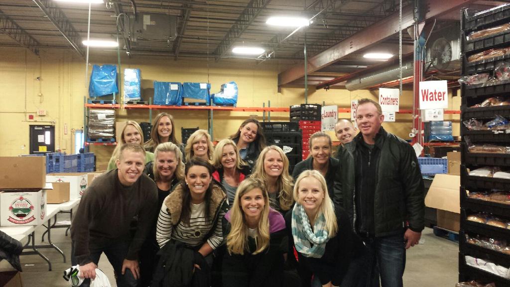 gwensirna's tweet photo. @HarvestersORG pic with our fearless leader @TravisAPI! Thx Travis for time away to give back! #myjobsmorefun http://t.co/XukMF9mHf4