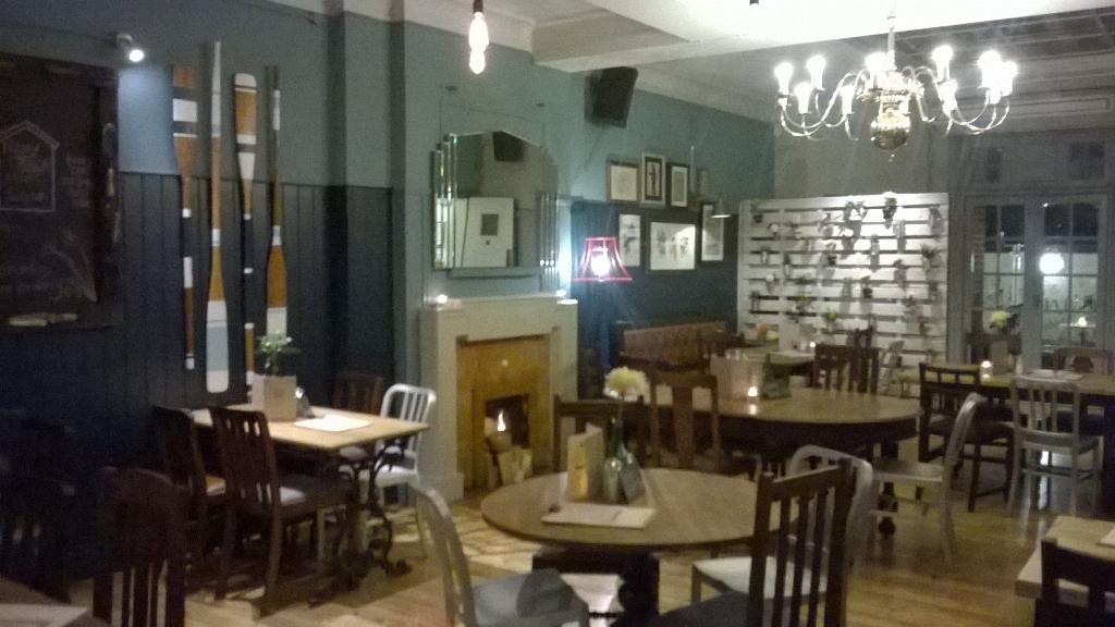 sarahap76's tweet image. @Jollygardensw15 cracking night and you don&apos;t half make a mean Scotch egg! #pub #Putney #trustedlocal