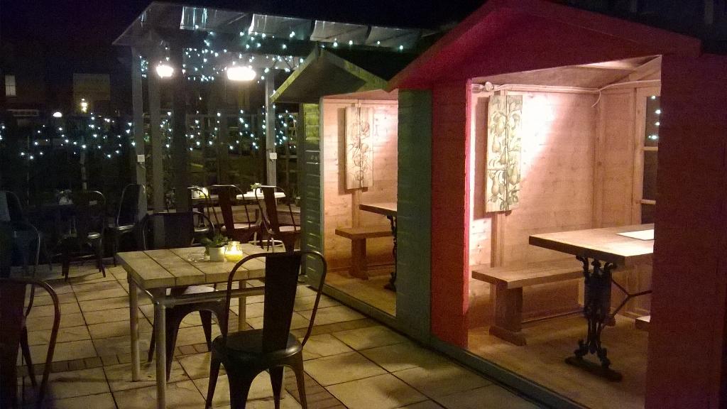 sarahap76's tweet image. @Jollygardensw15 cracking night and you don&apos;t half make a mean Scotch egg! #pub #Putney #trustedlocal