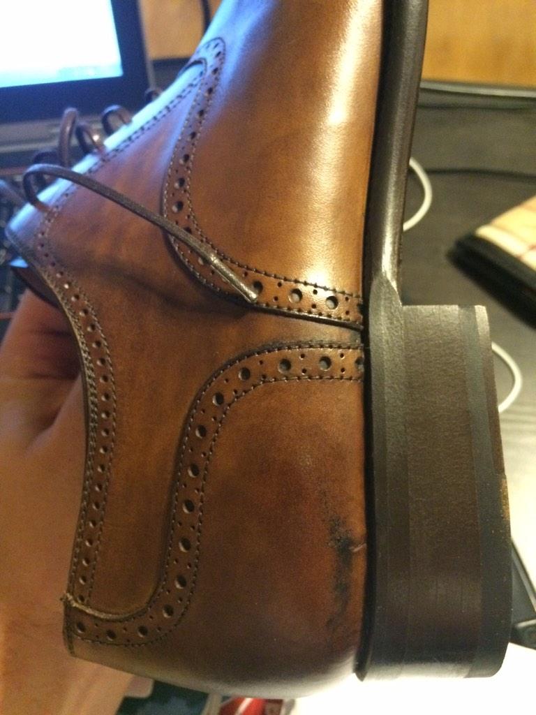 CarlEppolito's tweet image. So I spend $300 on a pair of @Magnanni1 from @neimanmarcus and this is how they show up #ZeroQuality #Embarrassing