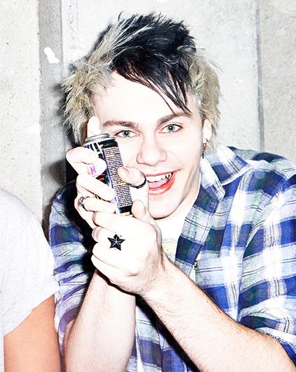 Michael Gordon Clifford HAPPY BIRTHDAY! I LOVE U SOOO MUUUUCH YOU HAVE NO IDEA HAPPY BDAY KITTEN 