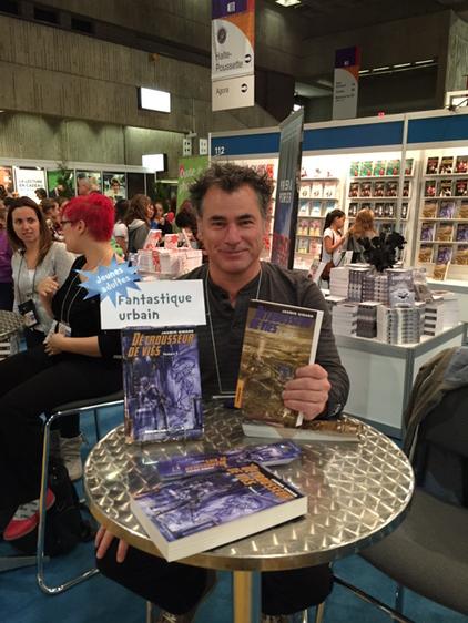 Sygird's tweet image. Séance de signature salon du livre de Montréal:)