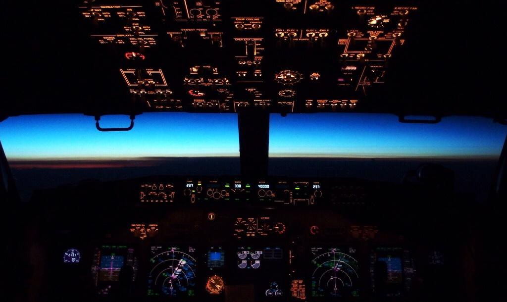 sinclair_andy's tweet image. Sunset in the office. 

#Office365 #OfficeLife 

#viewfromtheflightdeck 
#theApprentice 
#avgeek #coffee