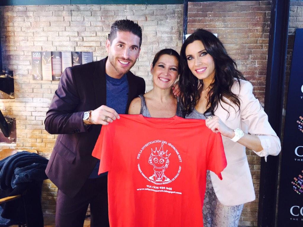 PilarRubio_'s tweet photo. Impresionante el espectáculo de nuestra @sarabarass y aprovechamos para apoyar una buena causa, el síndrome de rett. http://t.co/RSw7VBzfuB
